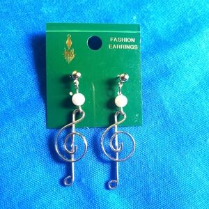 Cute earrings - treble clef music note